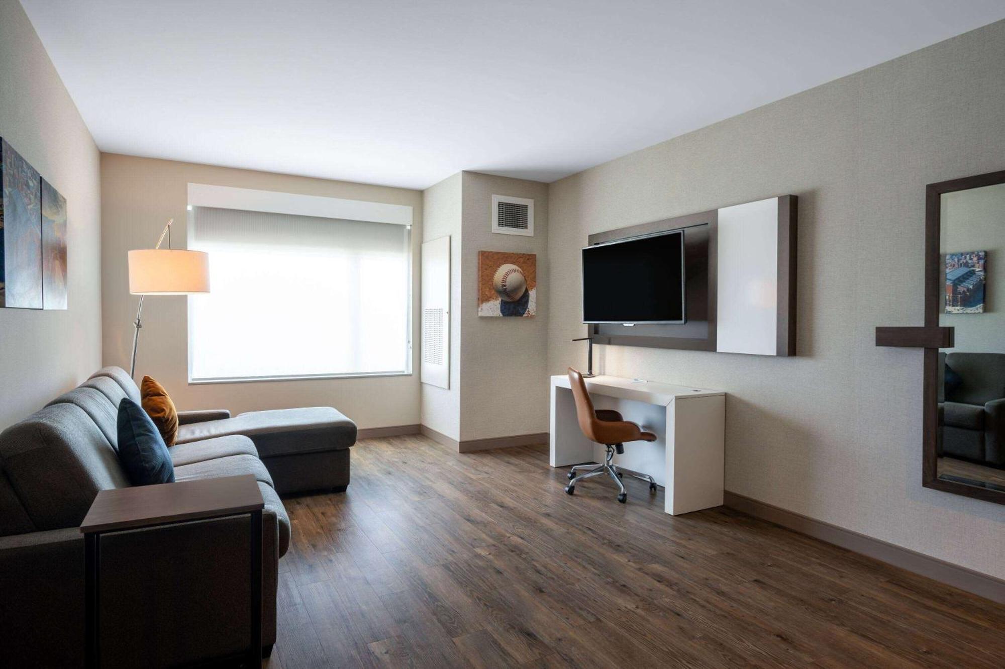 Wyndham Westfield Hotel Buitenkant foto